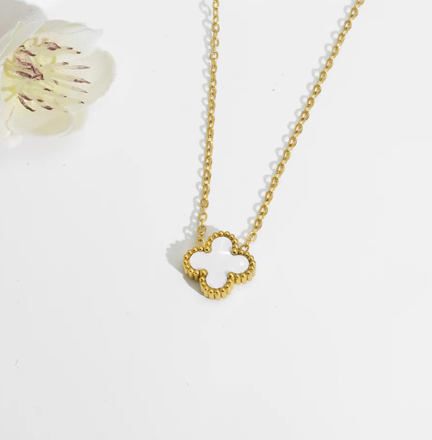 Witte Single Clover Ketting 18K